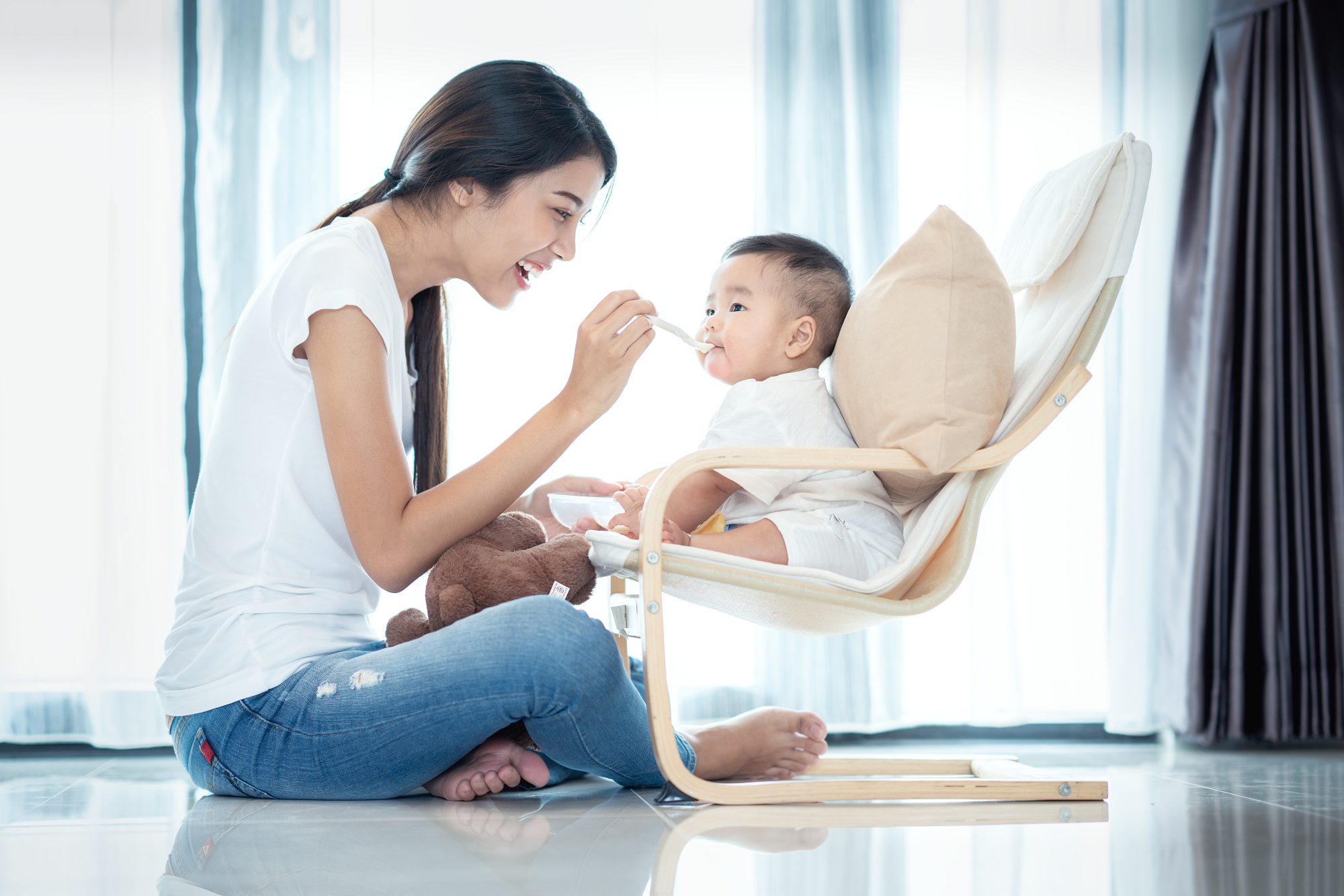 introducing solid foods to baby